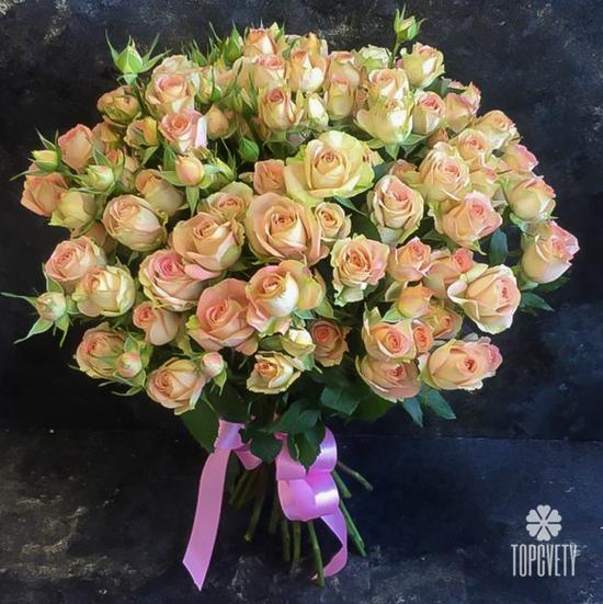 Букет из 19 кремовых кустовых роз 50 см