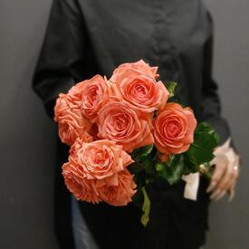 Букет из 3 коралловых кустовых роз 50см