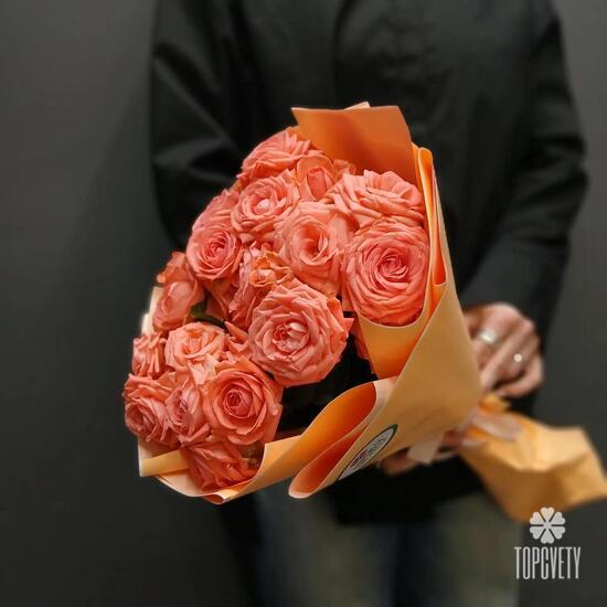 Букет из 9 коралловых кустовых роз 50см