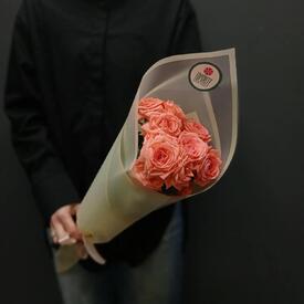 Букет из 3 коралловых кустовых роз 50см