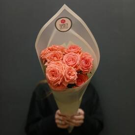 Букет из 3 коралловых кустовых роз 50см