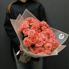 Букет из 11 коралловых кустовых роз 50см