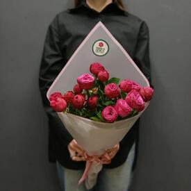 Букет из 3 малиновых кустовых роз 60см