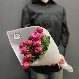 Букет из 3 малиновых кустовых роз 60см