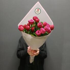 Букет из 3 малиновых кустовых роз 60см
