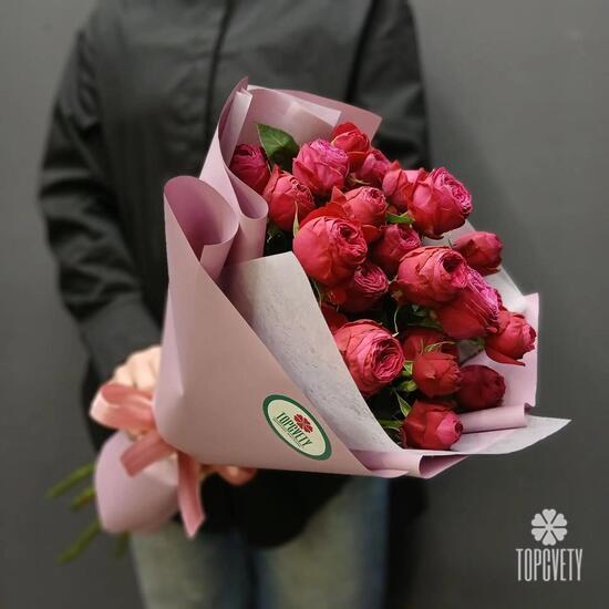 Букет из 5 малиновых кустовых роз 60см