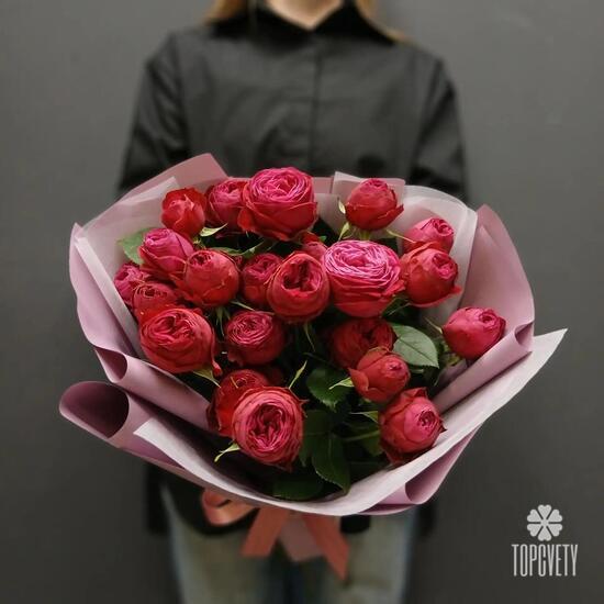Букет из 5 малиновых кустовых роз 60см