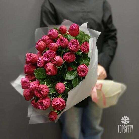 Букет из 11 малиновых кустовых роз 60см