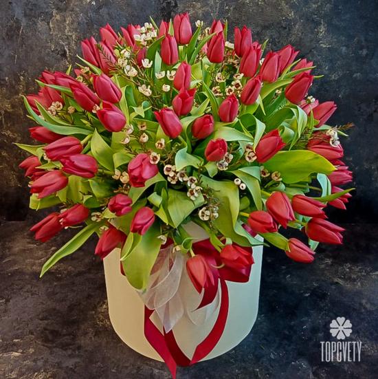 Букет из 101 красного тюльпана в коробке 