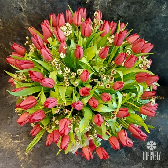 Букет из 101 красного тюльпана в коробке 