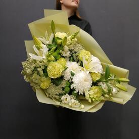 Букет из роз, лилий и хризантем 
