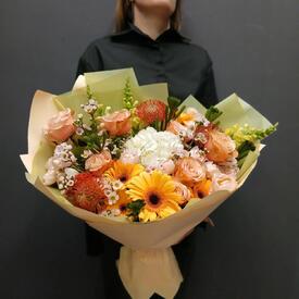 Букет из гортензии, гербер и роз