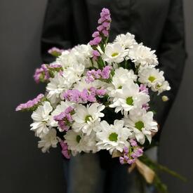 Букет из 5 кустовой хризантемы и статицы