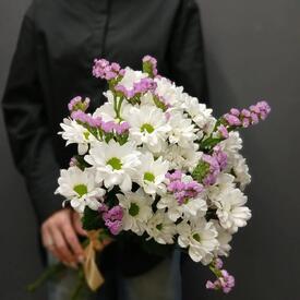 Букет из 5 кустовой хризантемы и статицы