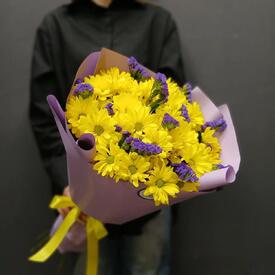 Букет из 5 кустовой хризантемы и статицы