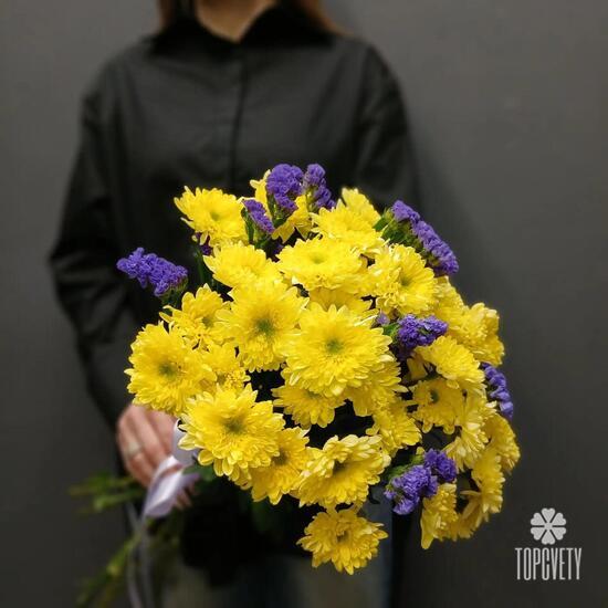 Букет из 5 кустовой хризантемы и статицы