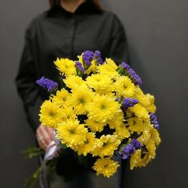 Букет из 5 кустовой хризантемы и статицы