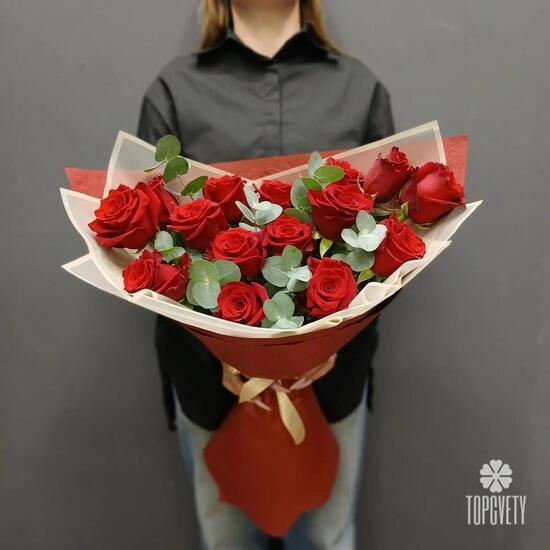Букет из 15 красных роз Эксплорер 50см 