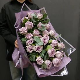 Букет из 25 роз Оушен Сонг 50см