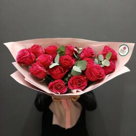 Букет из 15 роз Хот Спот 50см