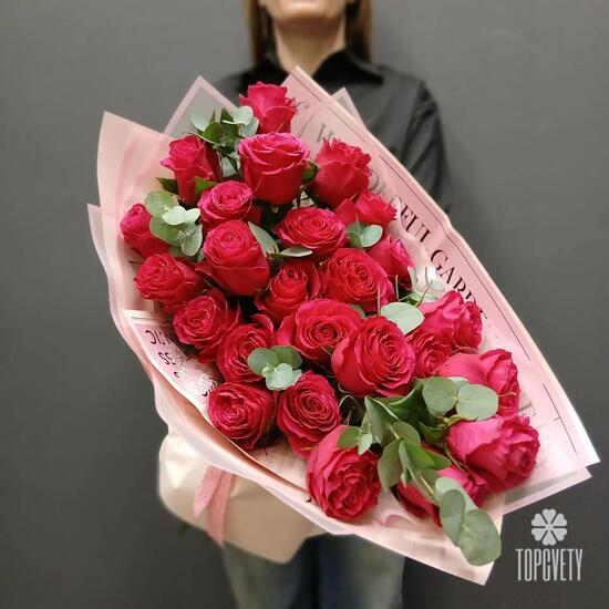 Букет из 25 роз Хот Спот 50см