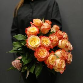 Букет из 17 роз Кабарет 50см