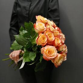 Букет из 19 роз Кабарет 50см