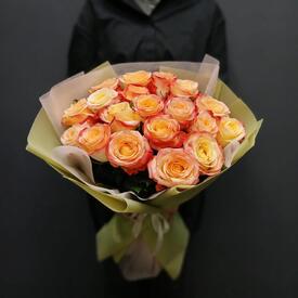 Букет из 19 роз Кабарет 50см