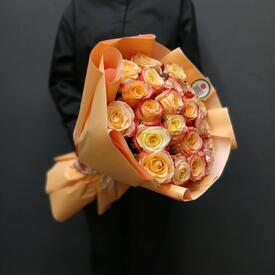 Букет из 21 розы Кабарет 50см 