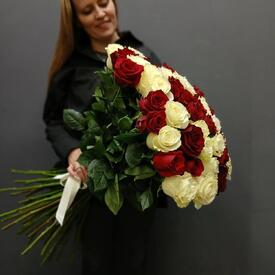 Букет из 75 роз микс 70см