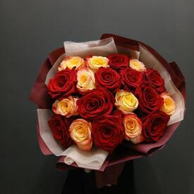 Букет из 19 роз микс 50см
