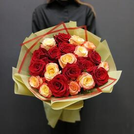 Букет из 21 розы микс 50см