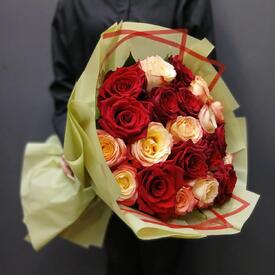 Букет из 21 розы микс 50см