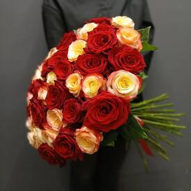Букет из 51 розы микс 50см 
