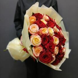 Букет из 35 роз микс 50см