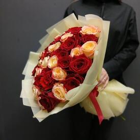 Букет из 35 роз микс 50см