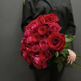 Букет из 21 розы микс 50см