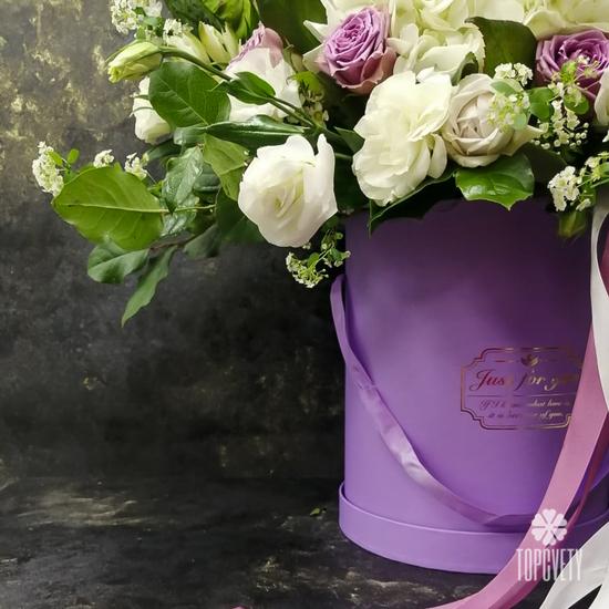 Букет из гортензий и роз в коробке