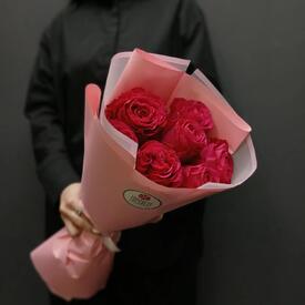 Букет из 7 роз Хот Спот 50см