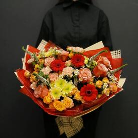 Букет из роз, хризантем и гербер