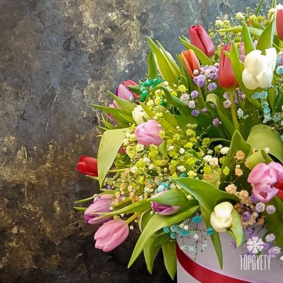 Букет из 101 тюльпана микс в коробке 