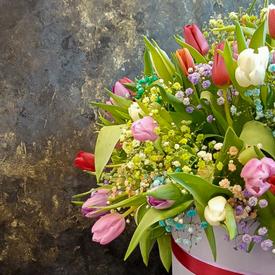 Букет из 101 тюльпана микс в коробке 