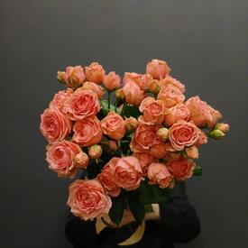 Букет из 7 кустовых роз 50см