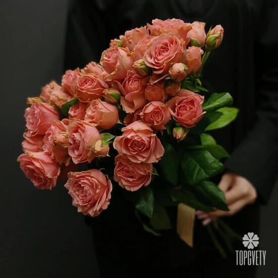 Букет из 7 кустовых роз 50см