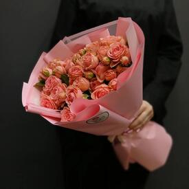 Букет из 7 кустовых роз 50см