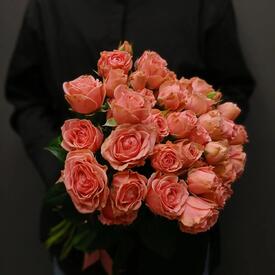 Букет из 11 кустовых роз 50см