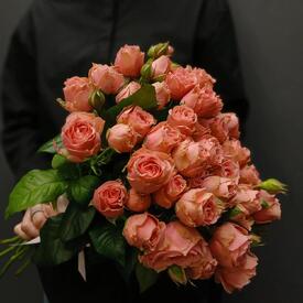 Букет из 13 кустовых роз 50см