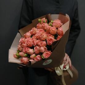 Букет из 13 кустовых роз 50см