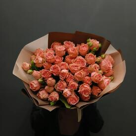 Букет из 13 кустовых роз 50см