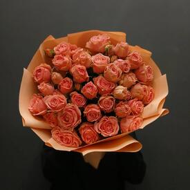 Букет из 9 кустовых роз 50см